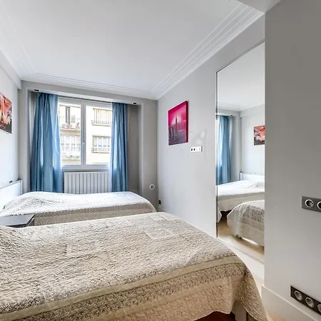 Appartement Tour Eifel - Av. De Suffren Id 303 Paris
