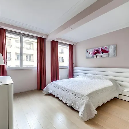 Tour Eifel - Av. De Suffren Id 303 Appartement