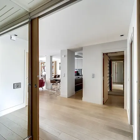 Appartement Tour Eifel - Av. De Suffren Id 303 *